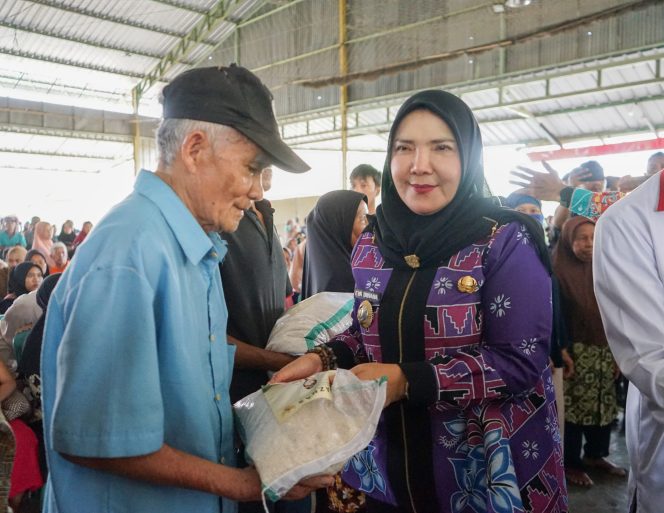 
					Jelang Idulfitri, Wali Kota Bandar Lampung Salurkan Bantuan Beras dari Baznas