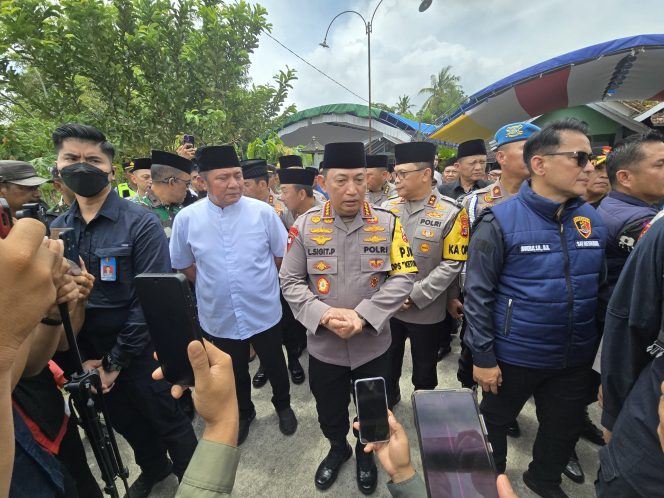 
					Momen Hangat Kapolri Kunjungi Keluarga AKP Anumerta Lusiyanto, Sampaikan Dukacita Mendalam