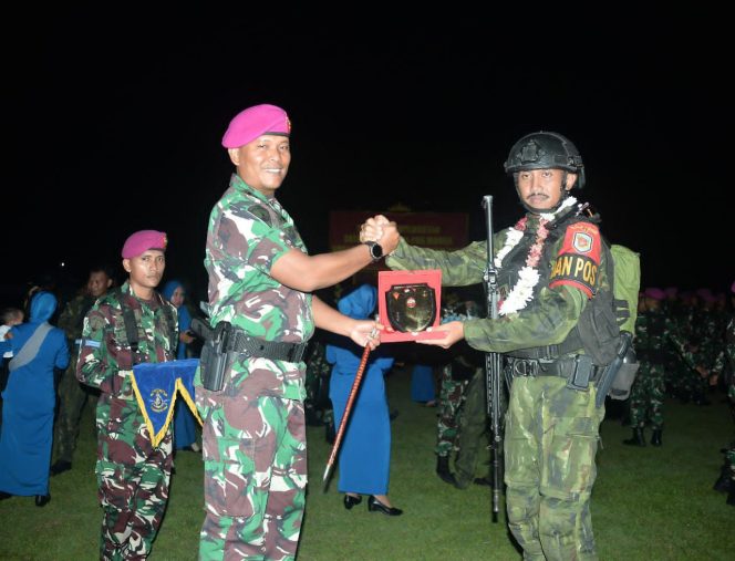 
					Upacara Penyambutan Satgas Pamtas RI-PNG Mobile Gobang II Yonif 9 Marinir