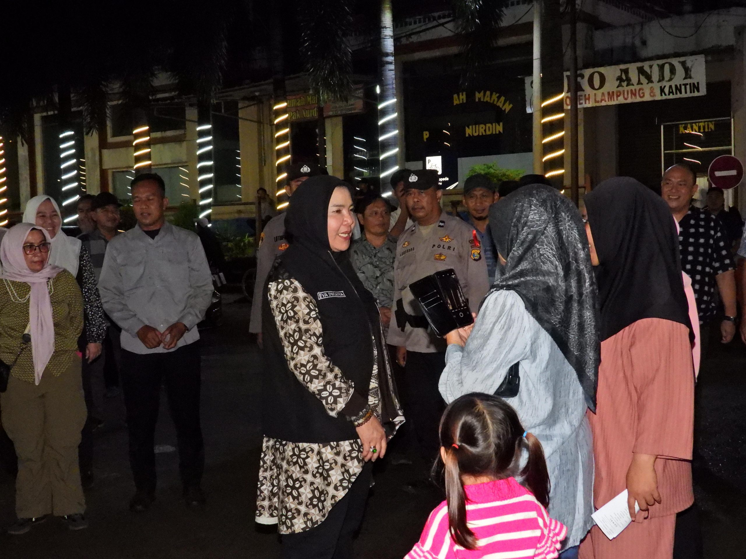 Walikota Bandar Lampung Tinjau Arus Balik Lebaran 2025 di Pool Damri Stasiun Tanjung Karang, Minggu (6/04/2025)