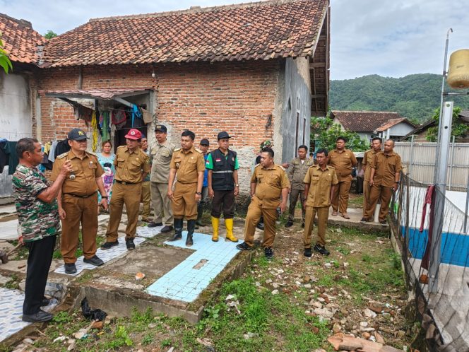 
					Pemkot Bandar Lampung Tertibkan 10 Bangunan Semipermanen di Atas Saluran Air