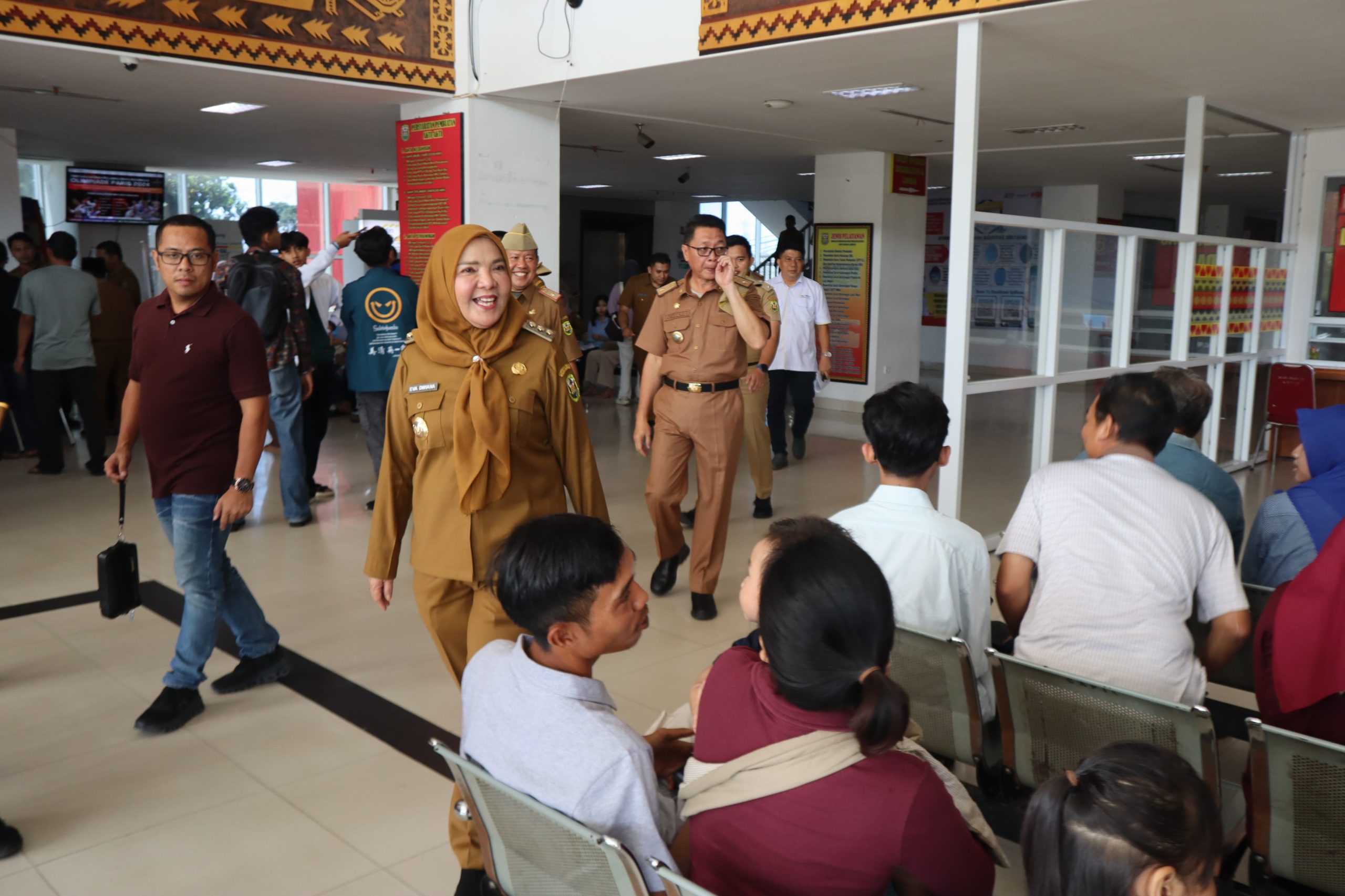 Hari Pertama Masuk Kerja Usai Libur Ramadhan, Wali Kota Eva Dwiana Lakukan Sidak ke Sejumlah OPD