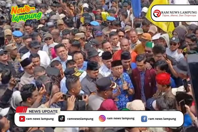 
					Gubernur Lampung Turun Langsung Temui Massa Aksi Petani Singkong