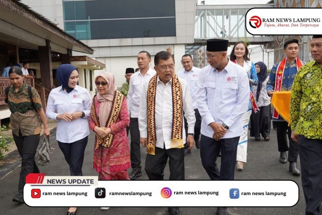 
					Gubernur Lampung Sambut Kedatangan Ketua Umum PMI Jusuf Kalla di Bandara Raden Intan II