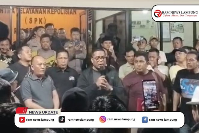 
					Ratusan Warga Sungkay dan Sahabat dari Lampung Sungkay Datangi Polsek Natar, Desak Titik Terang Hilangnya Pandra Apriliadi